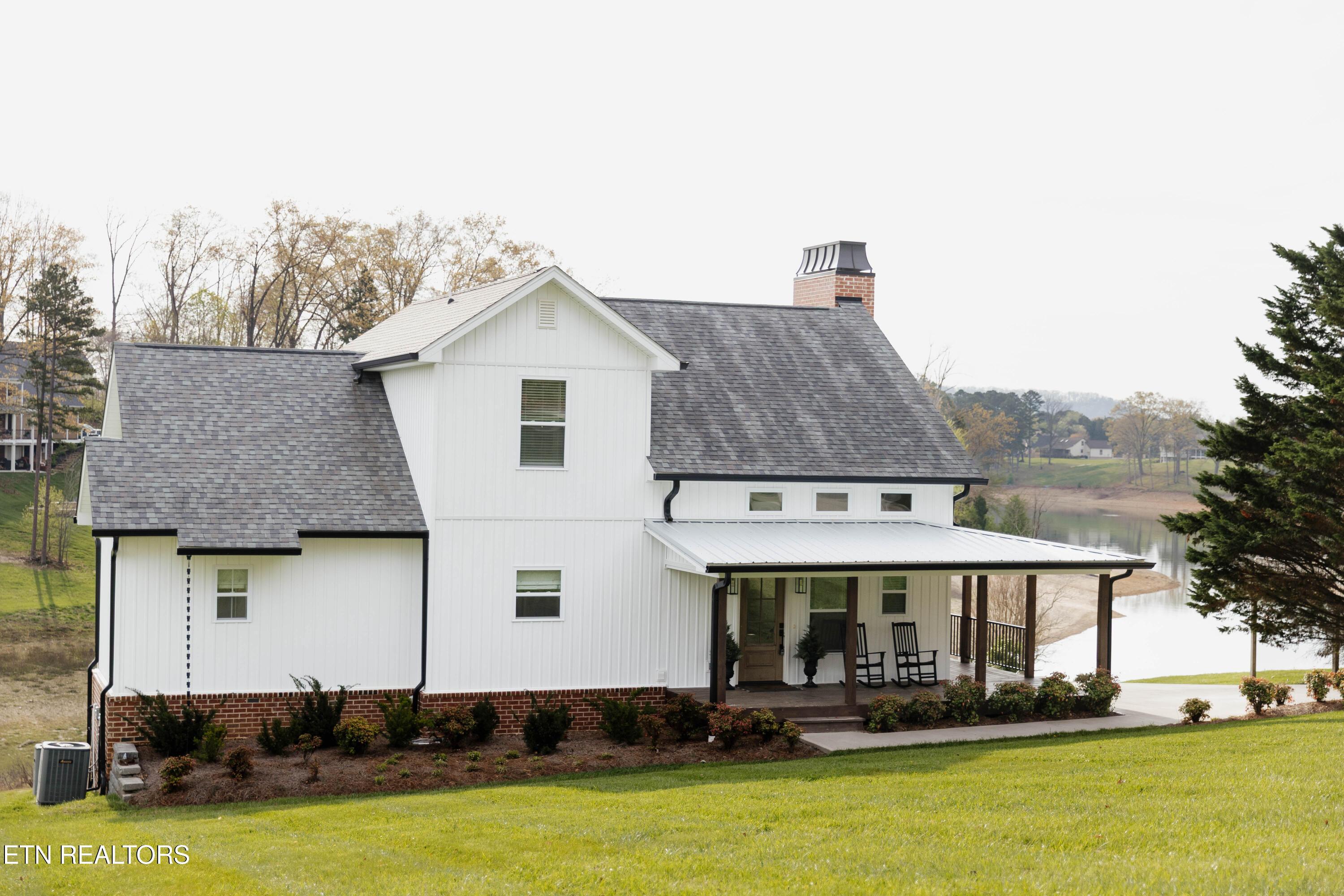 Image 2: lakehouse-25