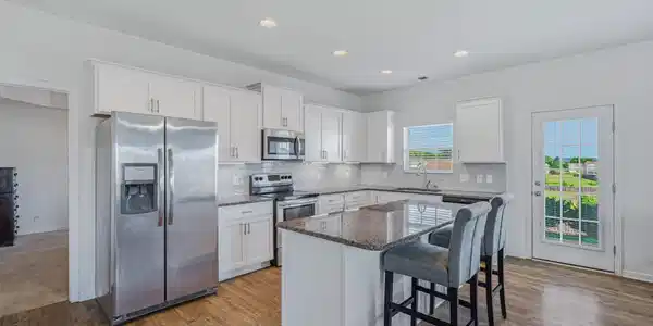 Image 3: 16-web-or-mls-277 Gail Lane-17