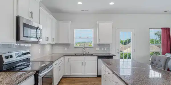 Image 4: 17-web-or-mls-277 Gail Lane-18