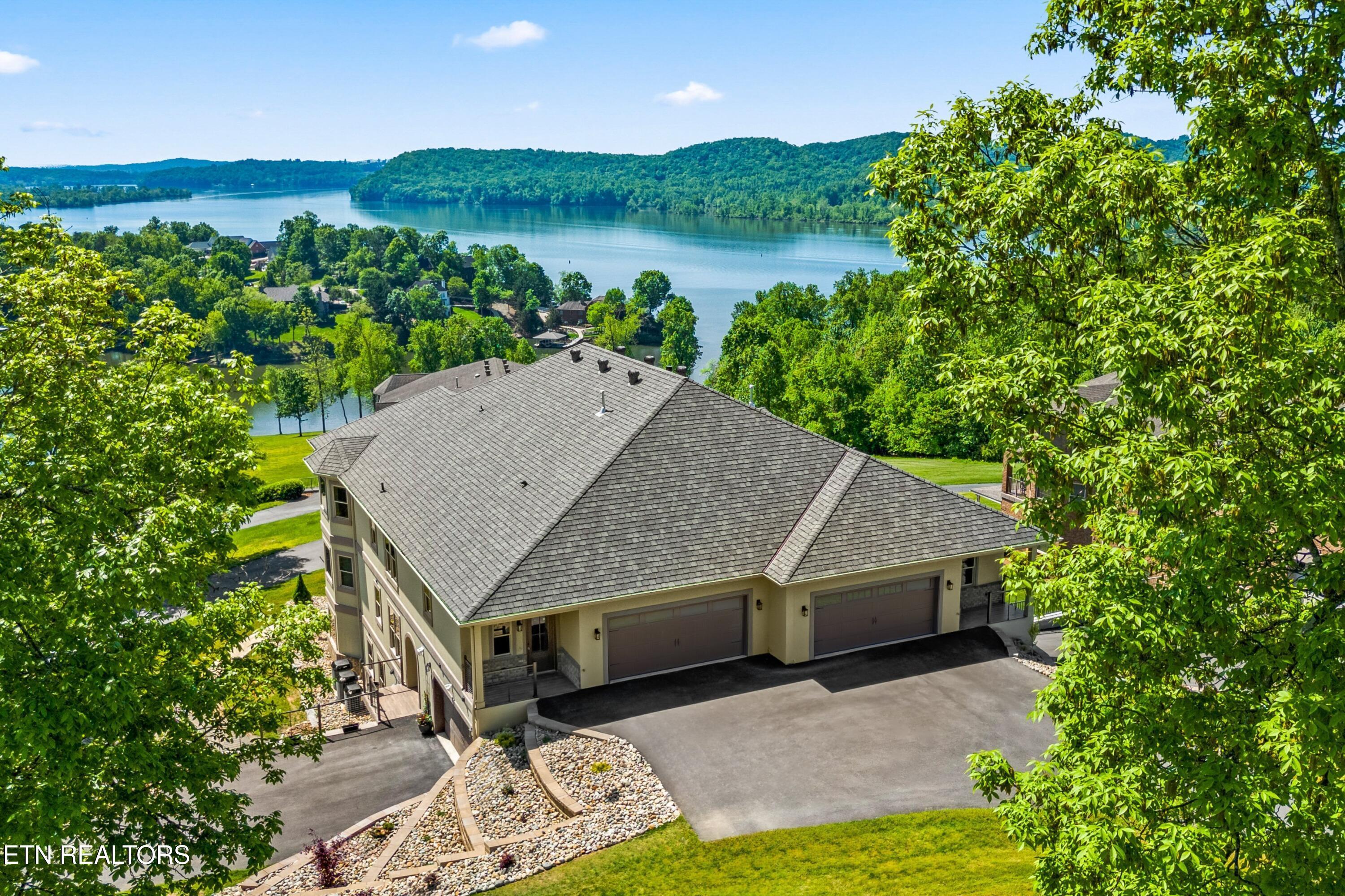 Image 3: Lakeside-Reserve-Condos-95