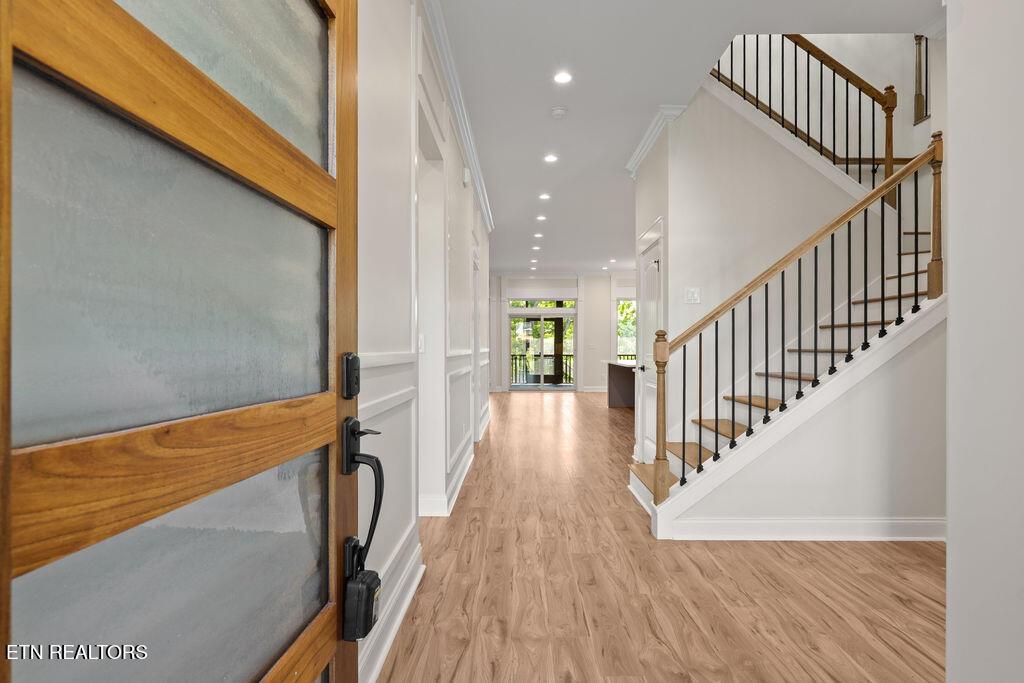 Image 3: Entry