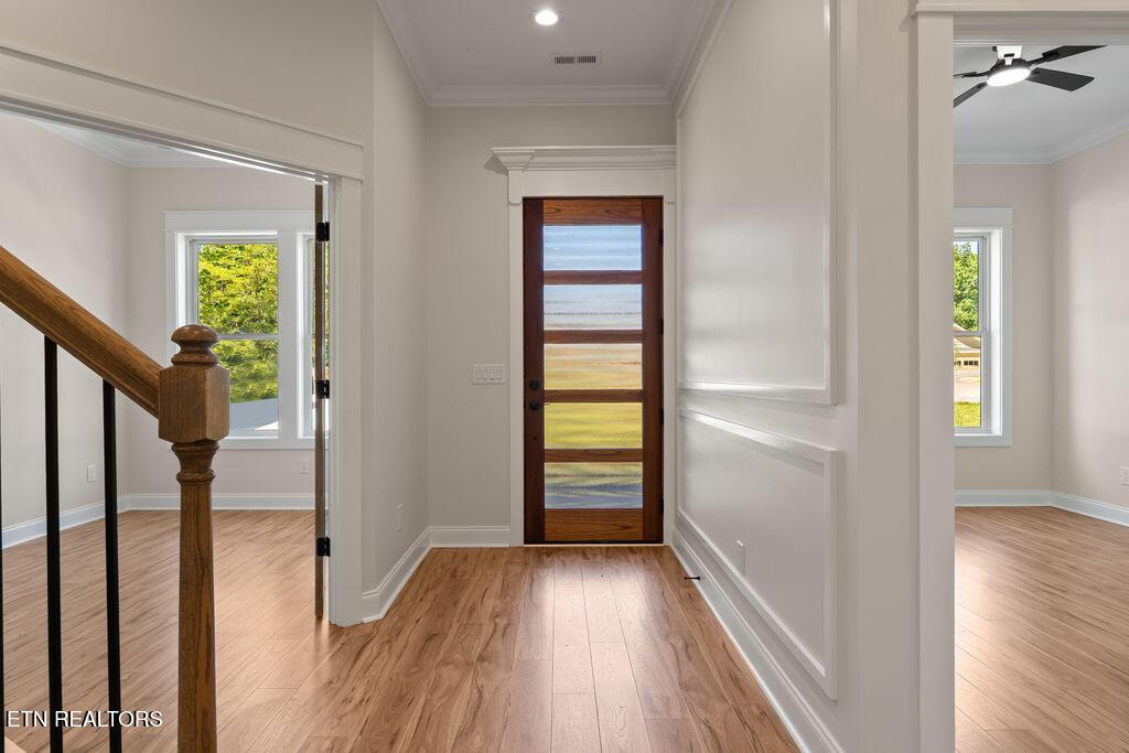 Image 4: Foyer