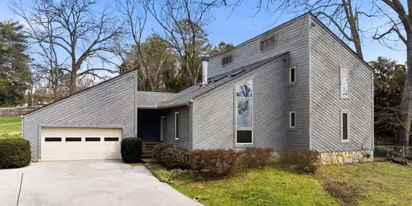 1620 Agawela Ave