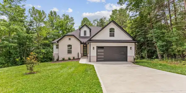 108 Oostagala Drive