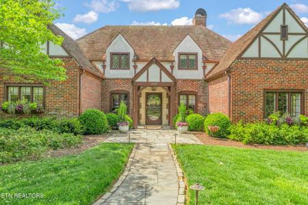 2048 Cherokee Blvd
