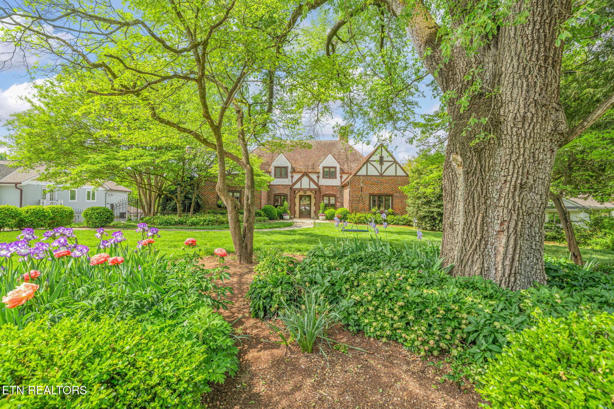 Image 2: 1-web-or-mls-2048 Cherokee Blvd-6