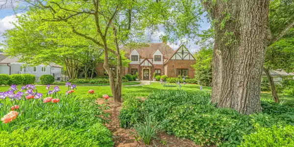 Image 2: 1-web-or-mls-2048 Cherokee Blvd-6
