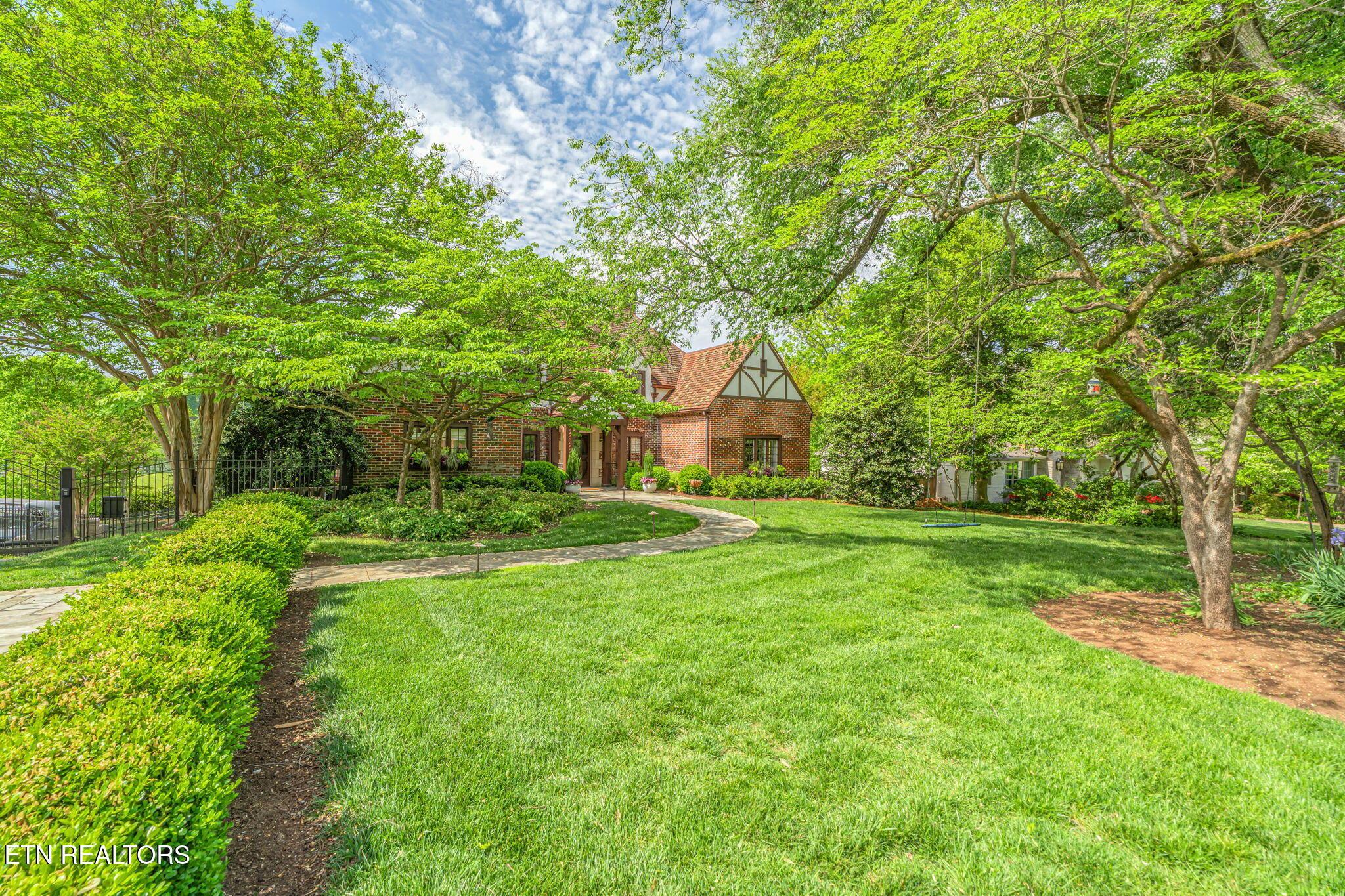 Image 4: 4-web-or-mls-2048 Cherokee Blvd-2