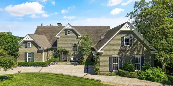 3410 Lake View Drive