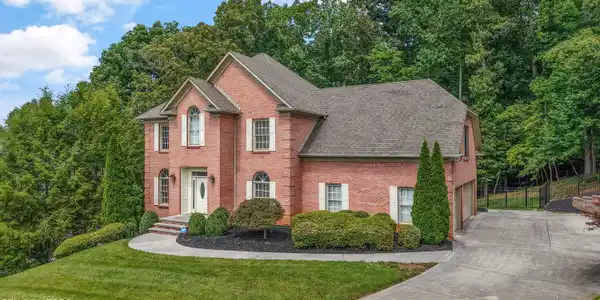 Image 3: 815 Foxfield ln16