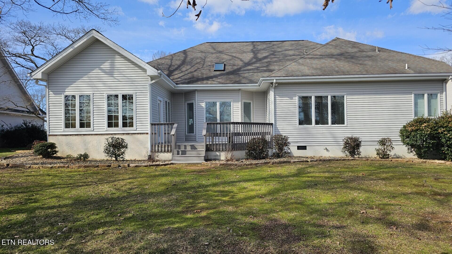 Image 3: Back Exterior