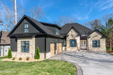 207 Ottawa Place