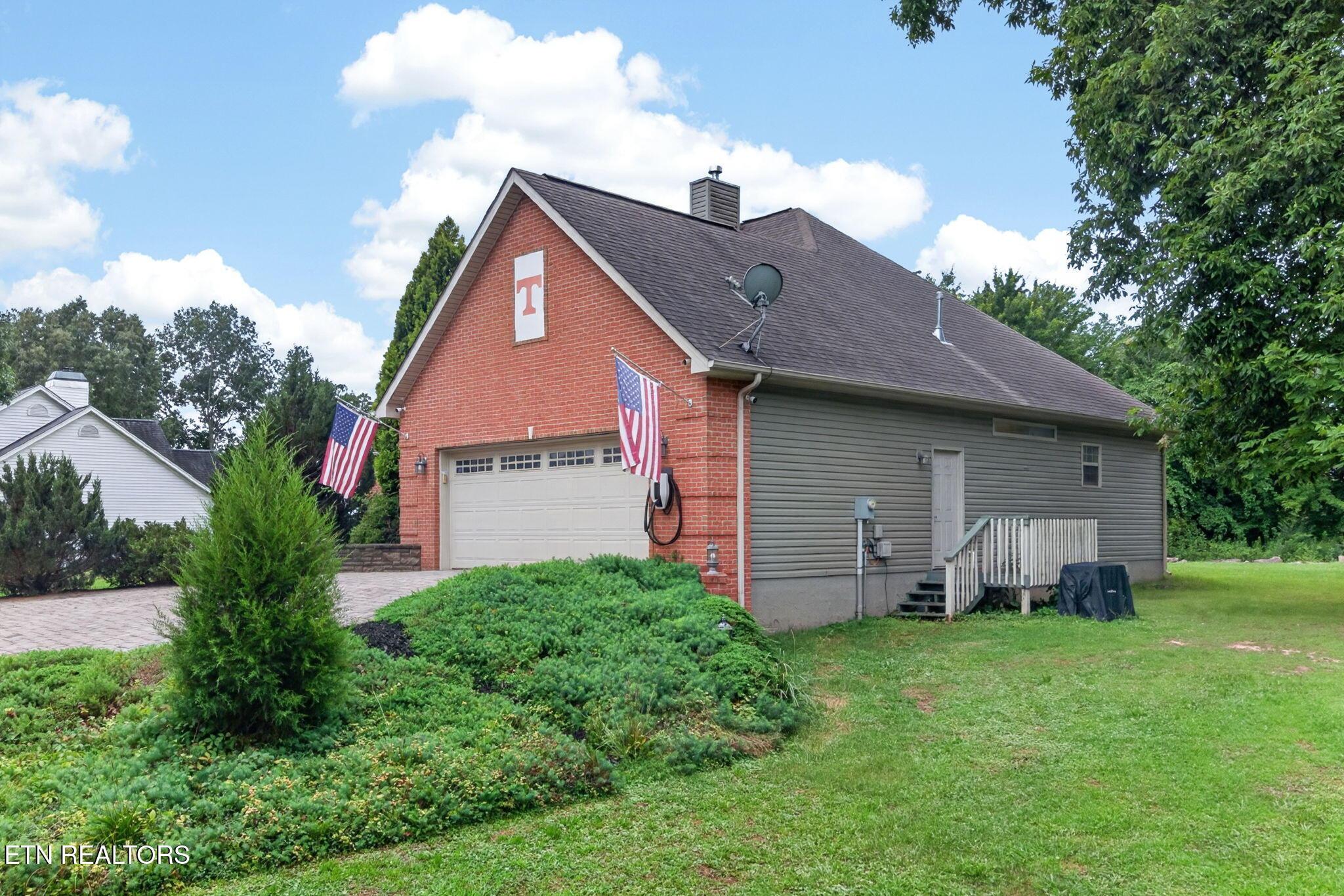 Image 2: 3-web-or-mls-2010 Ona Rd_3