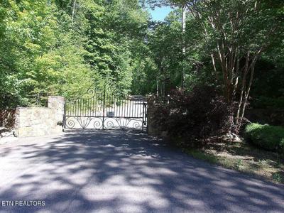 39 FIVE OAKS Circle