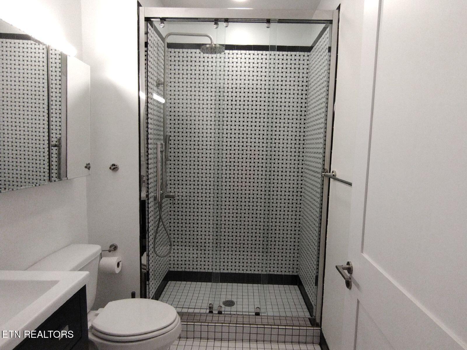 Image 4: 4