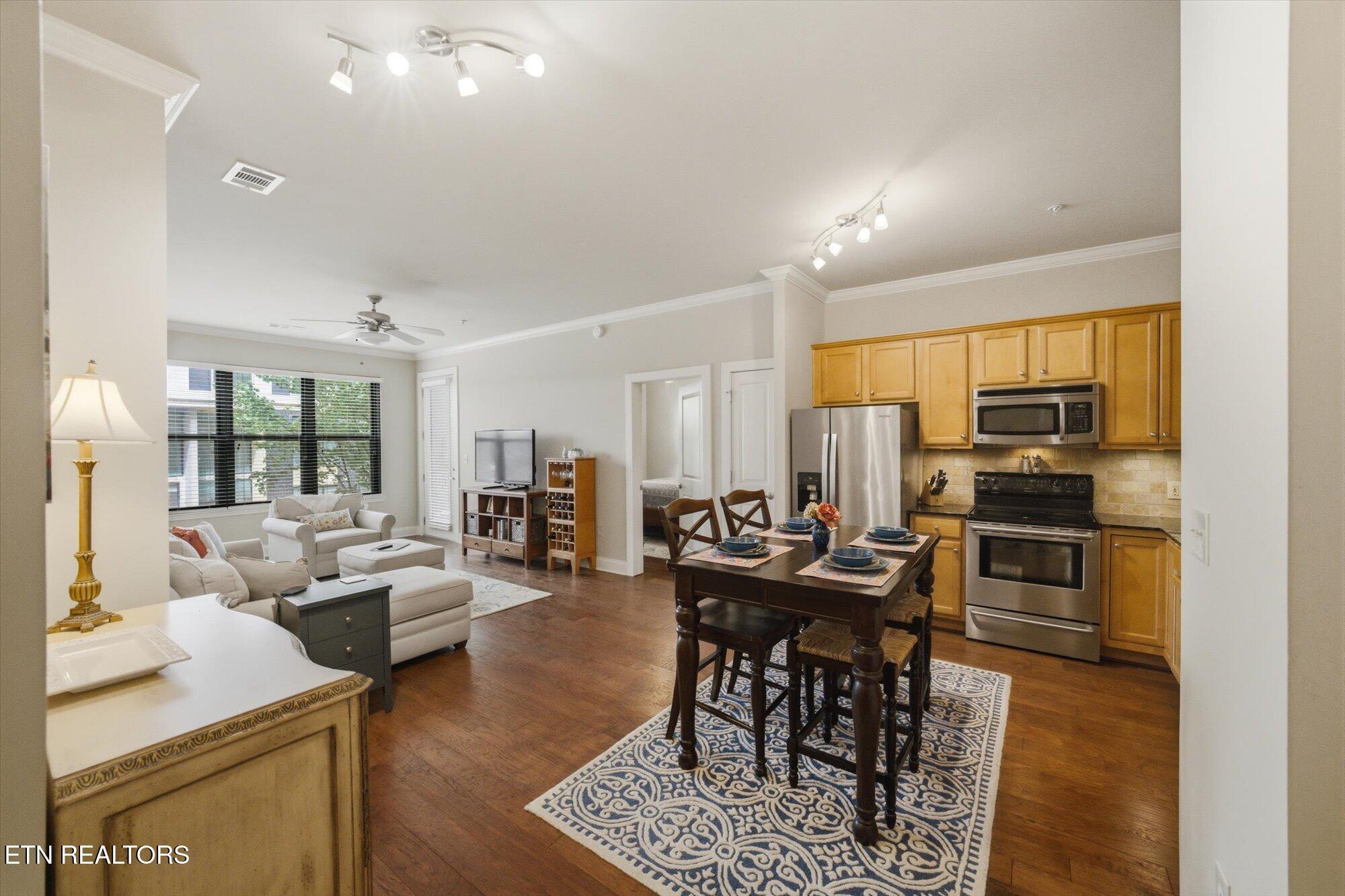 Image 3: 02-445-W-Blount-Ave-APT-221-Knoxville-TN