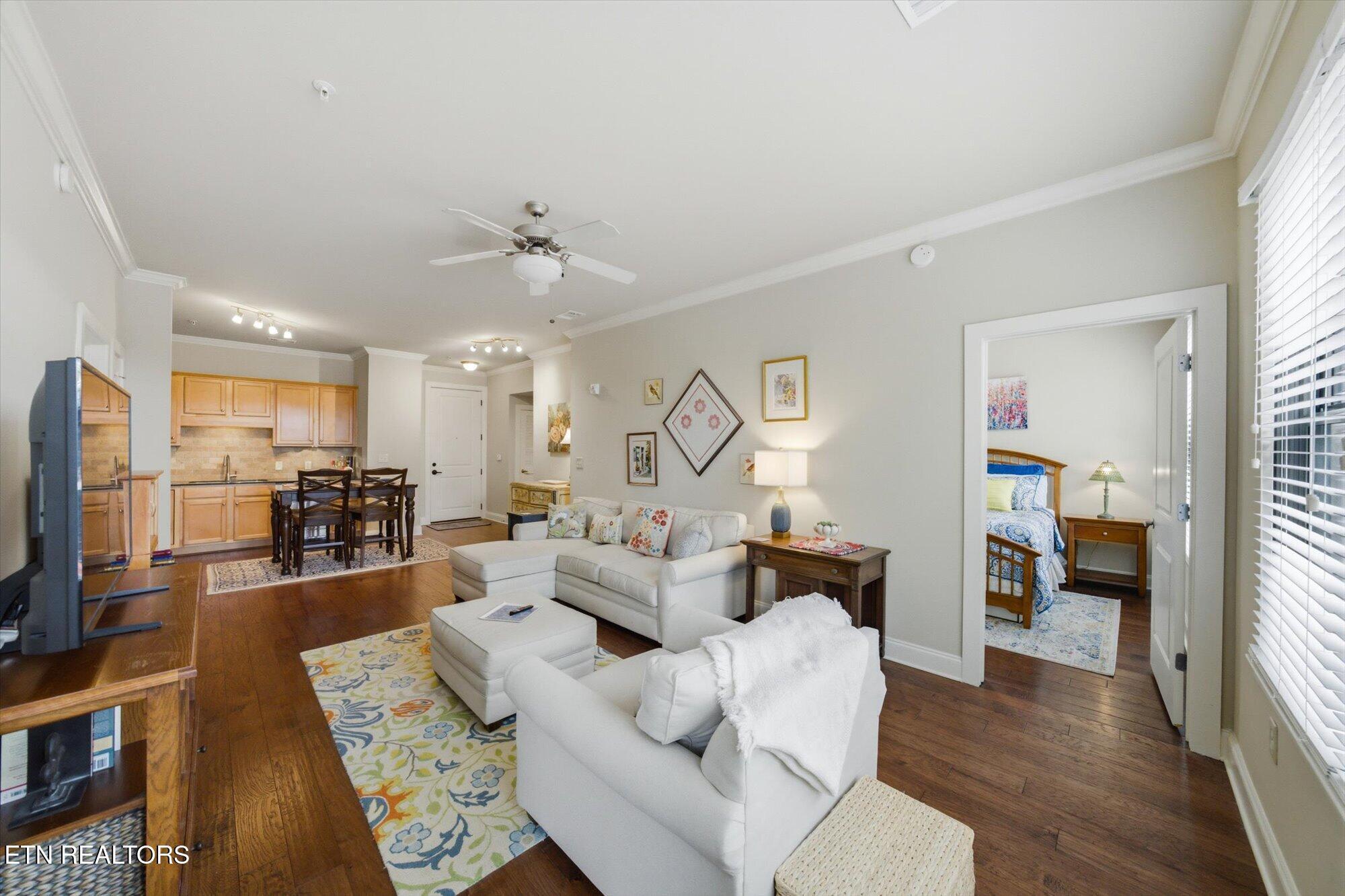 Image 4: 11-445-W-Blount-Ave-APT-221-Knoxville-TN