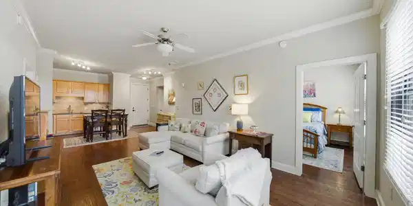 Image 4: 11-445-W-Blount-Ave-APT-221-Knoxville-TN