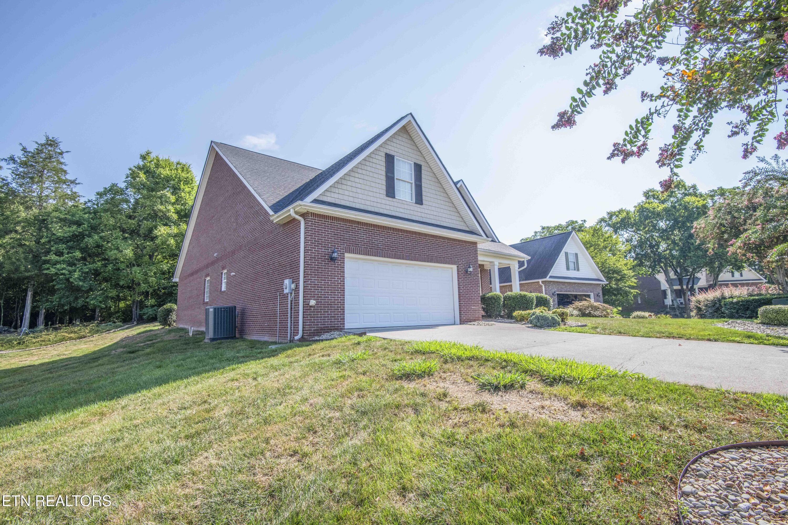 Image 3: Front side view