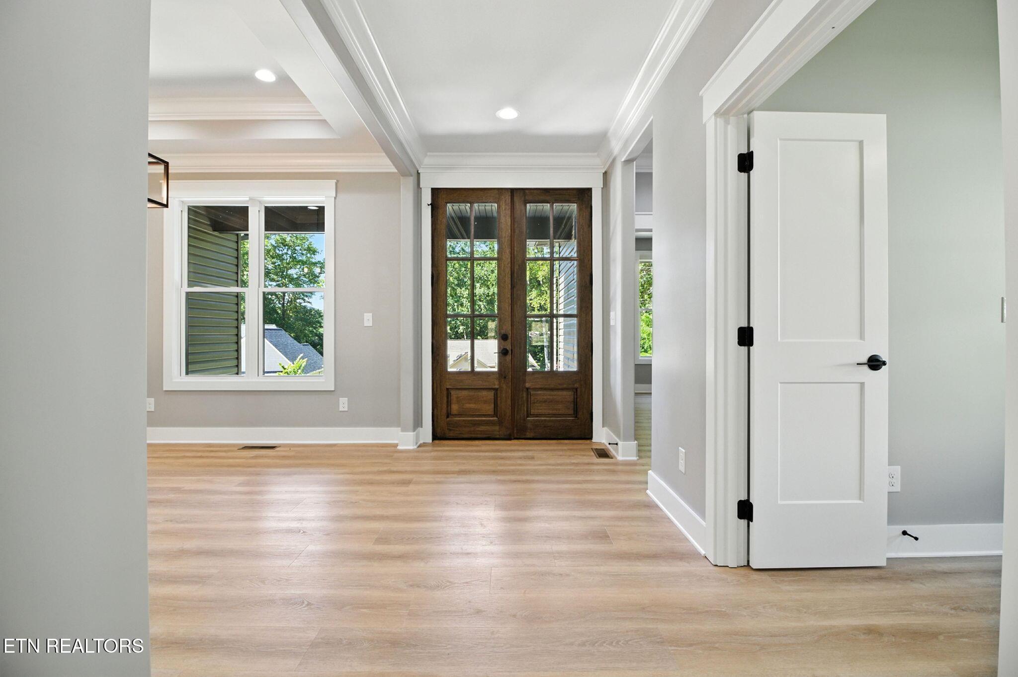 Image 3: Front Entry