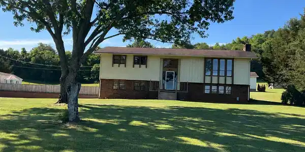 651 River Rd