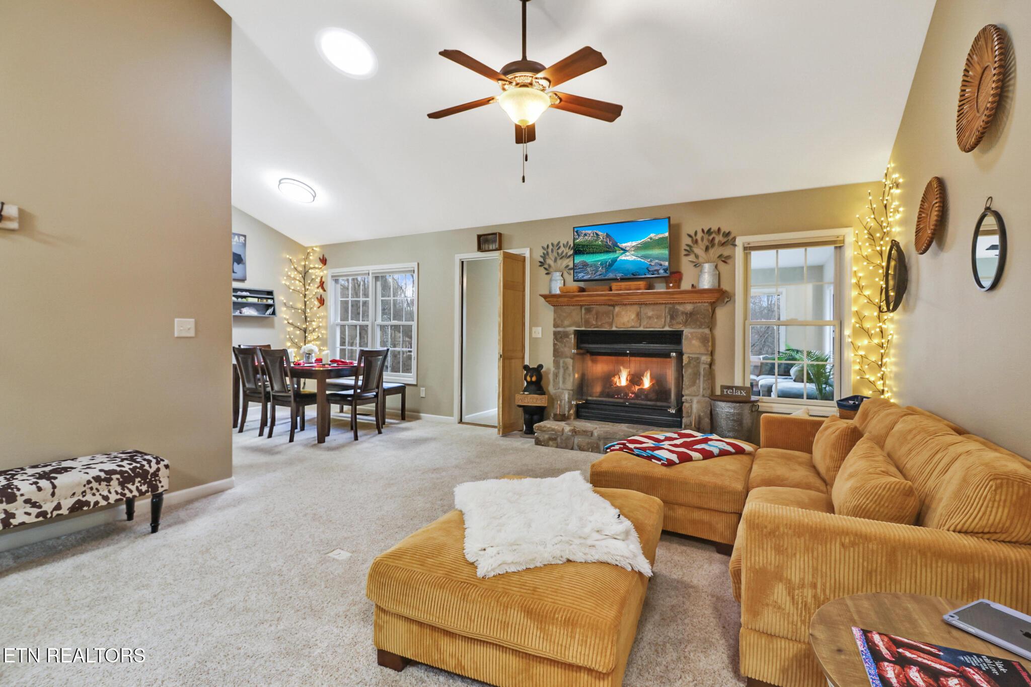 Image 2: Living room