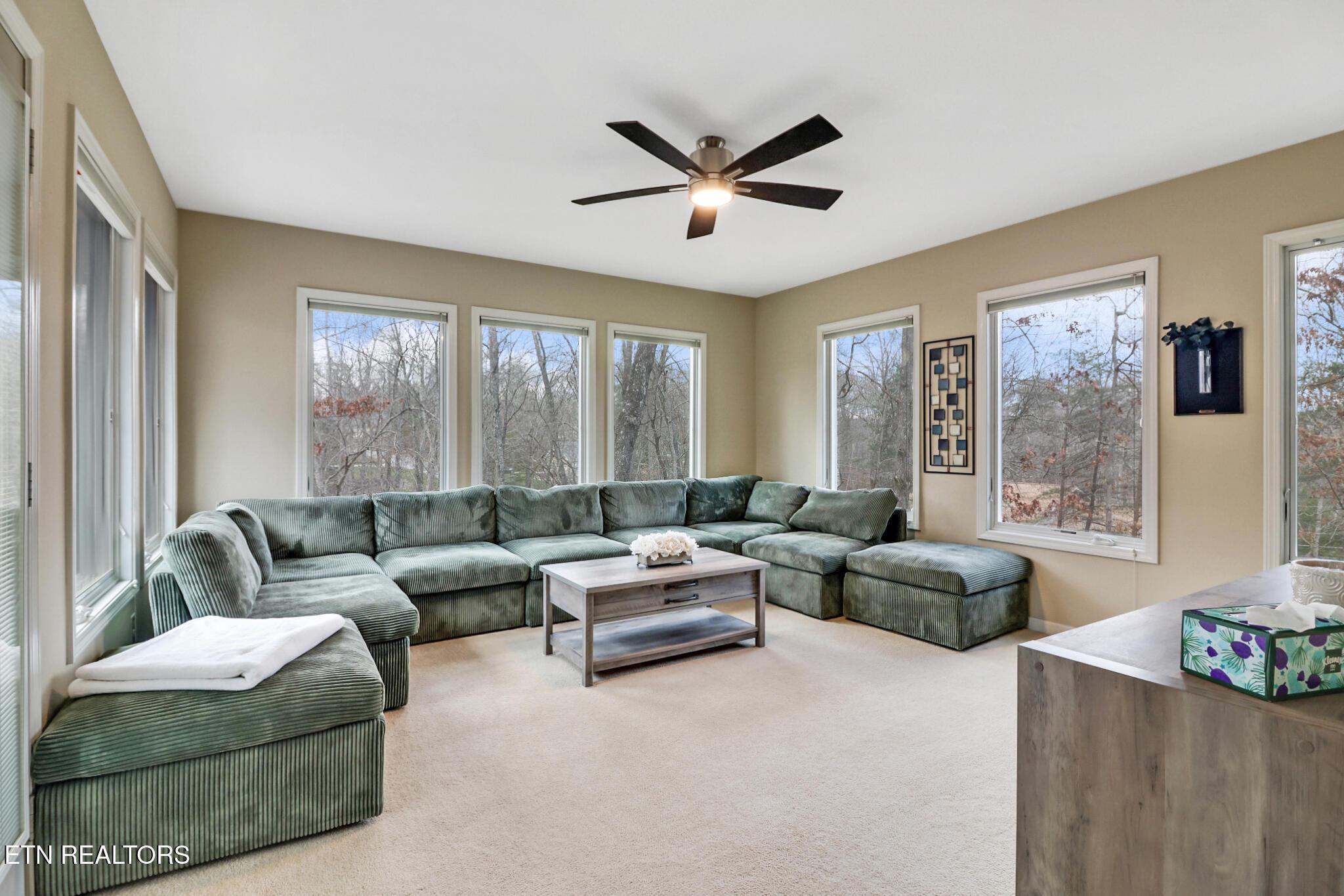 Image 3: Sunroom