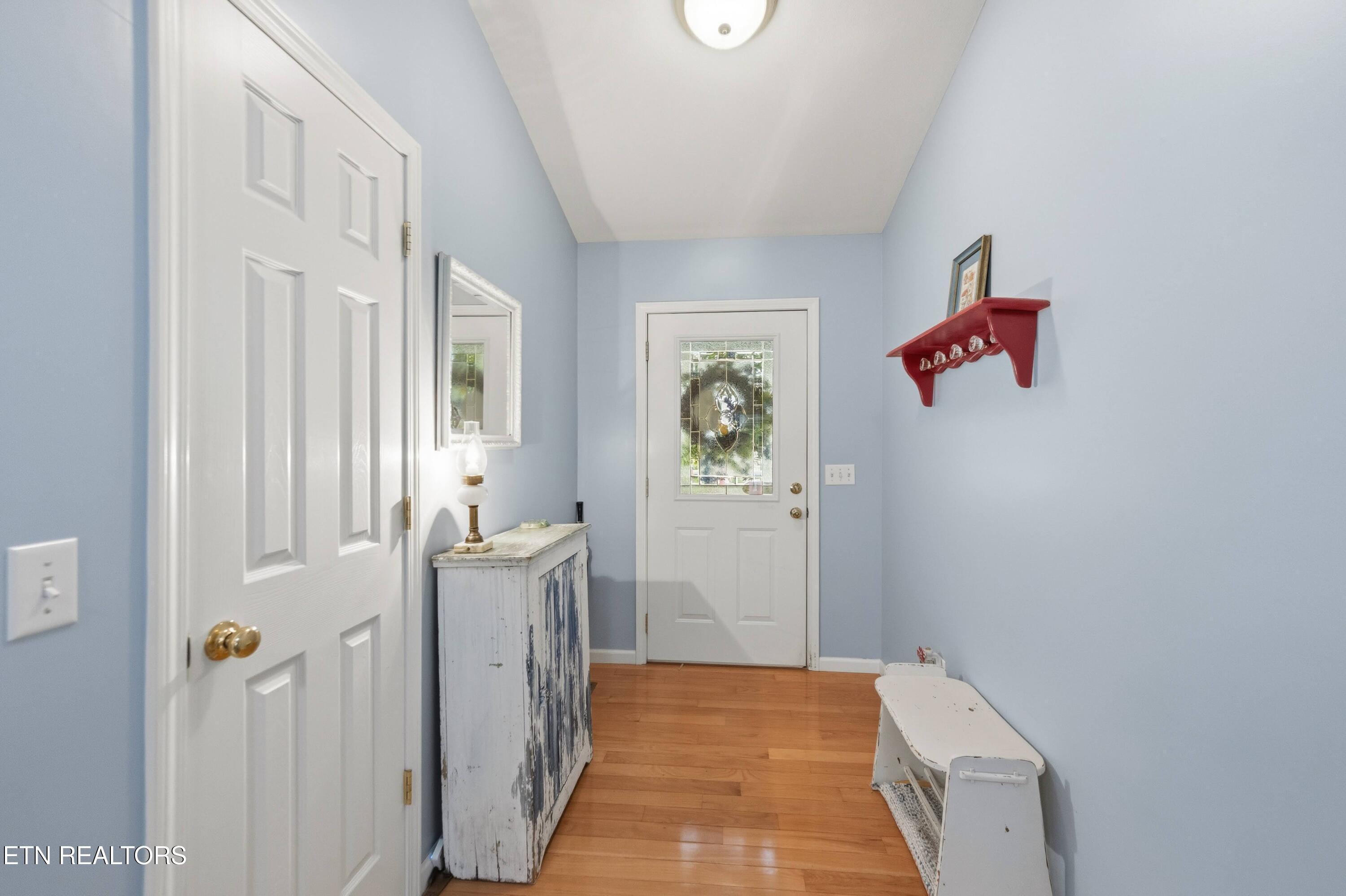 Image 4: Foyer