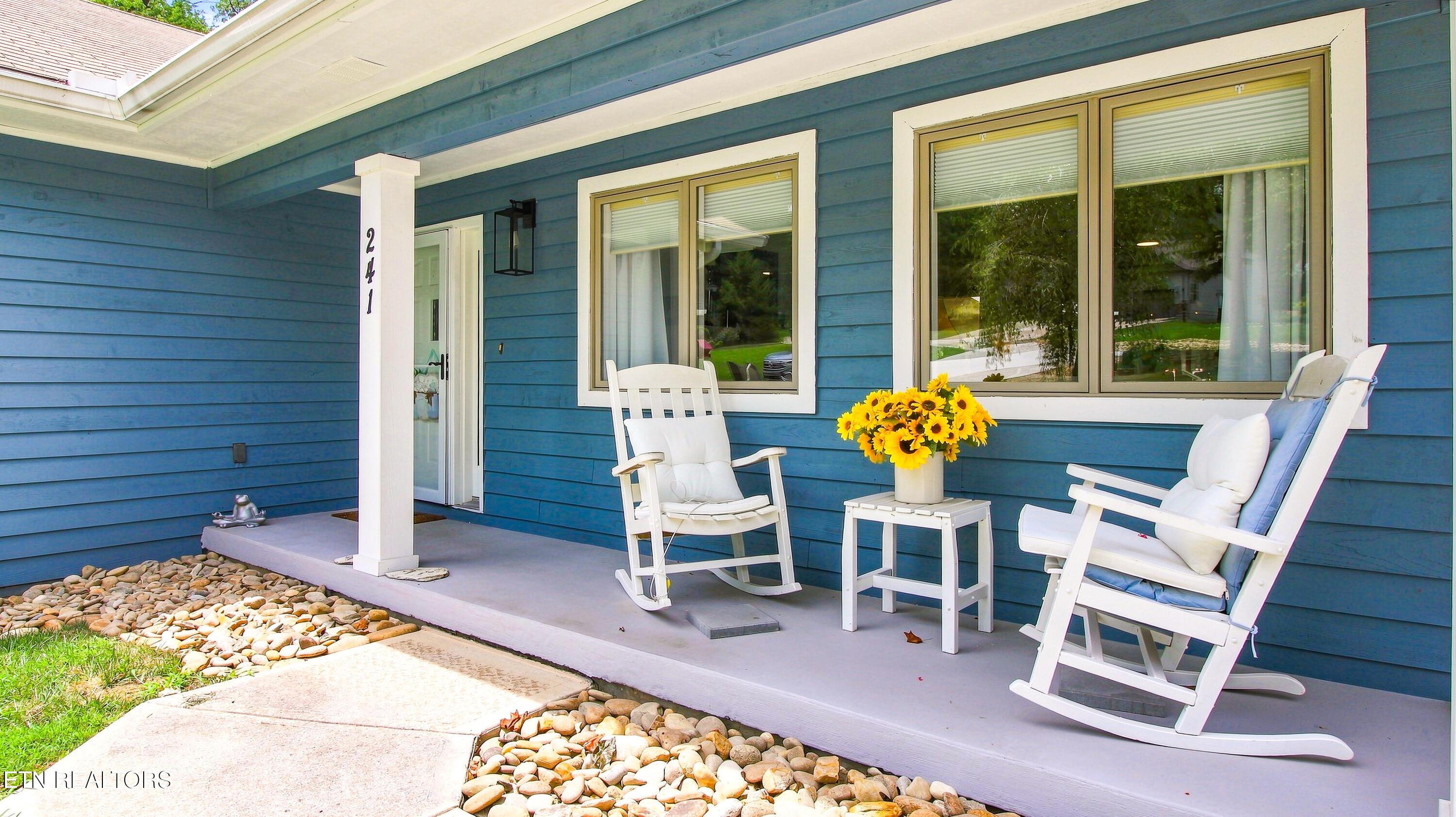 Image 4: Covered Porch