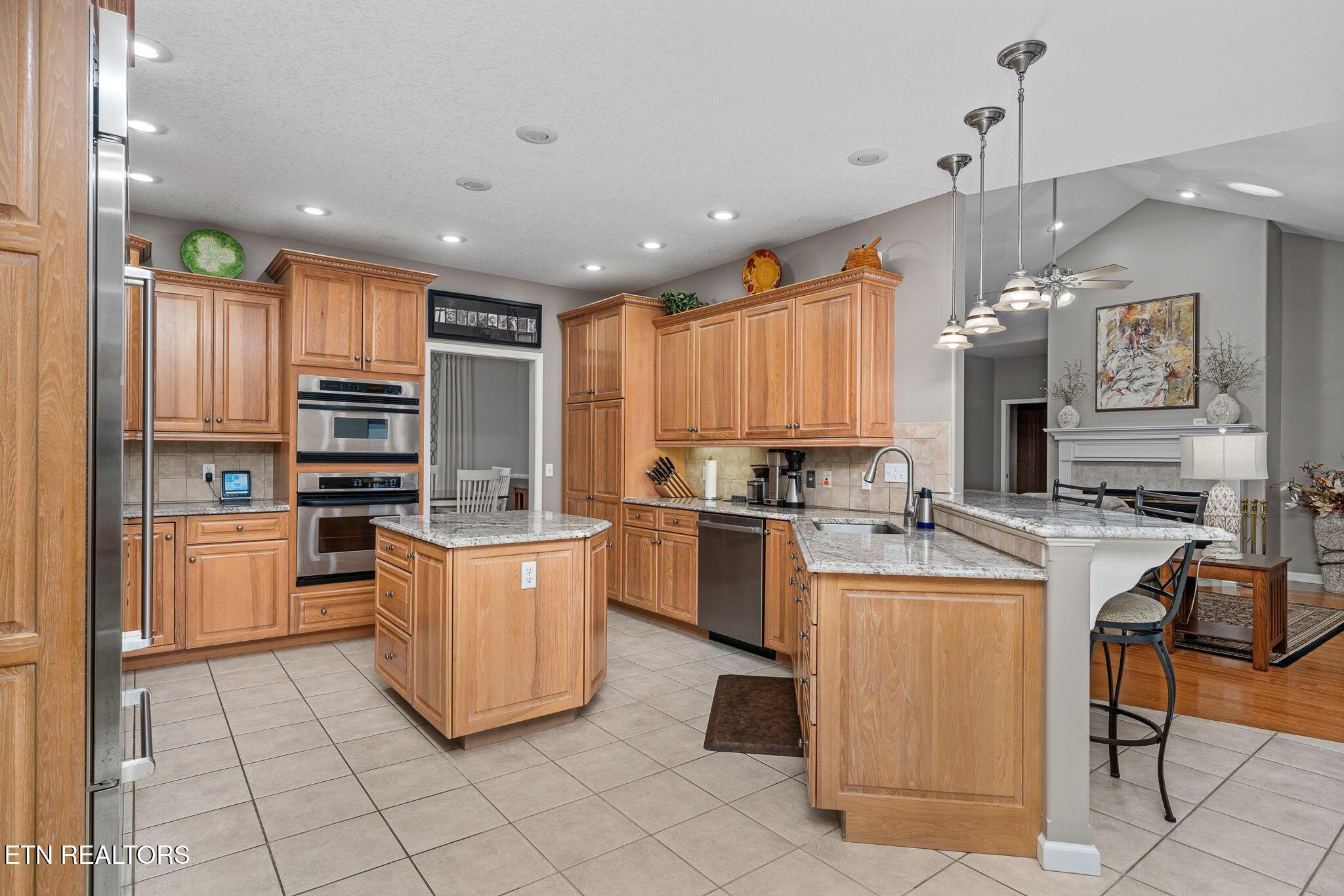 Image 3: 28-web-or-mls-120 Valarian Dr FFG_148_TN