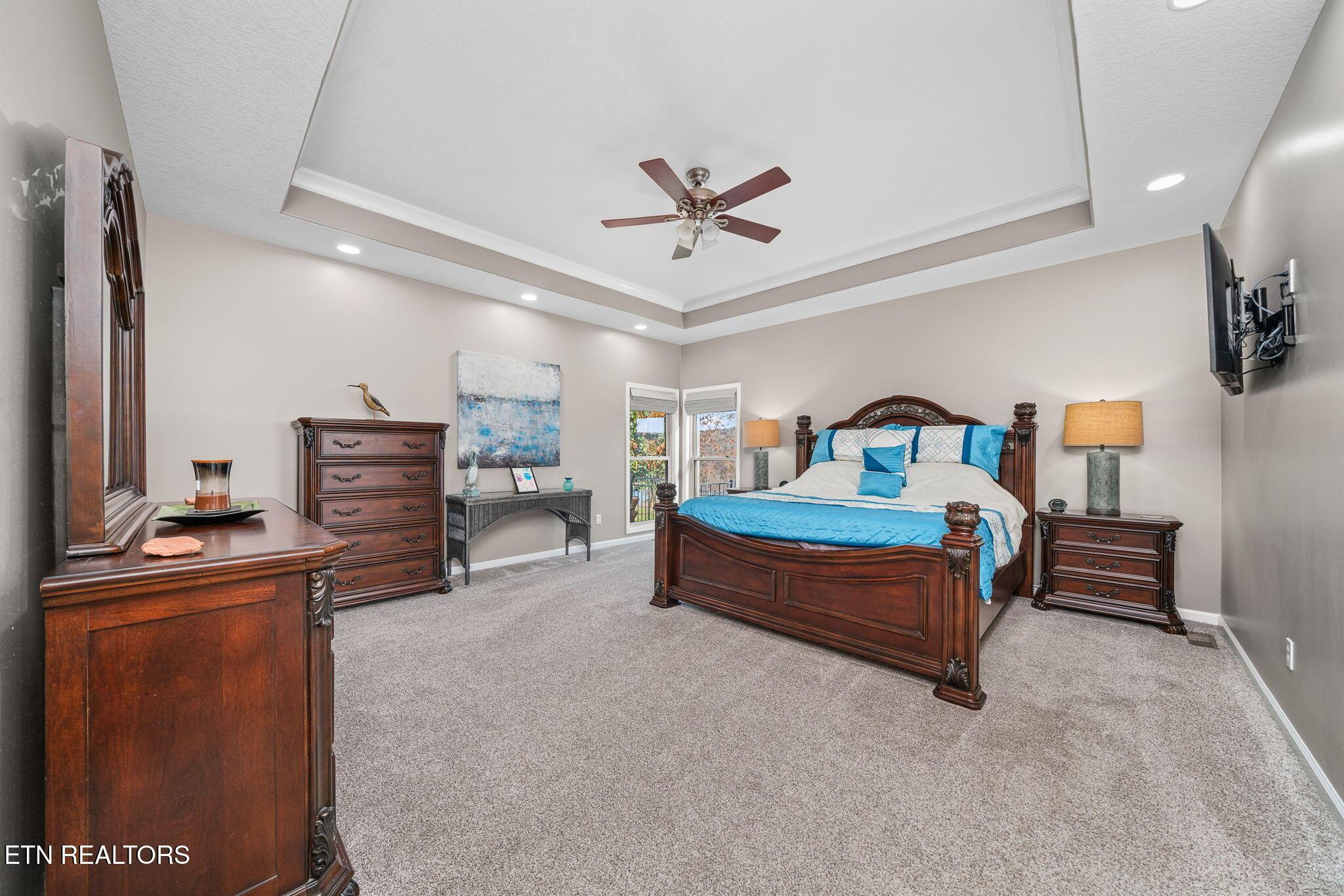 Image 4: Large Master Suite