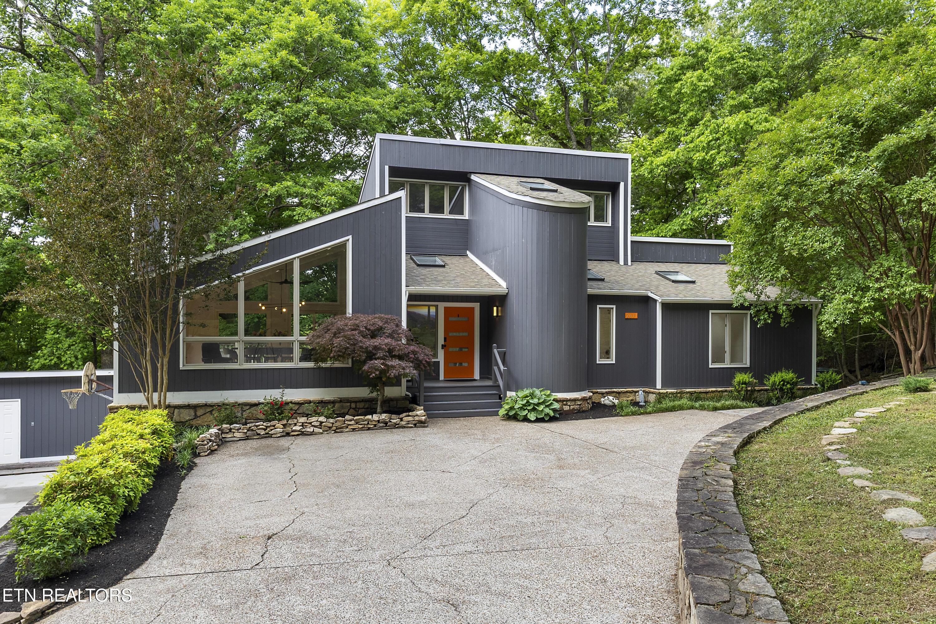 Image 1: Modern Lake Home
