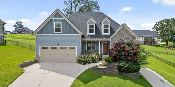 6211 Stoney River Drive