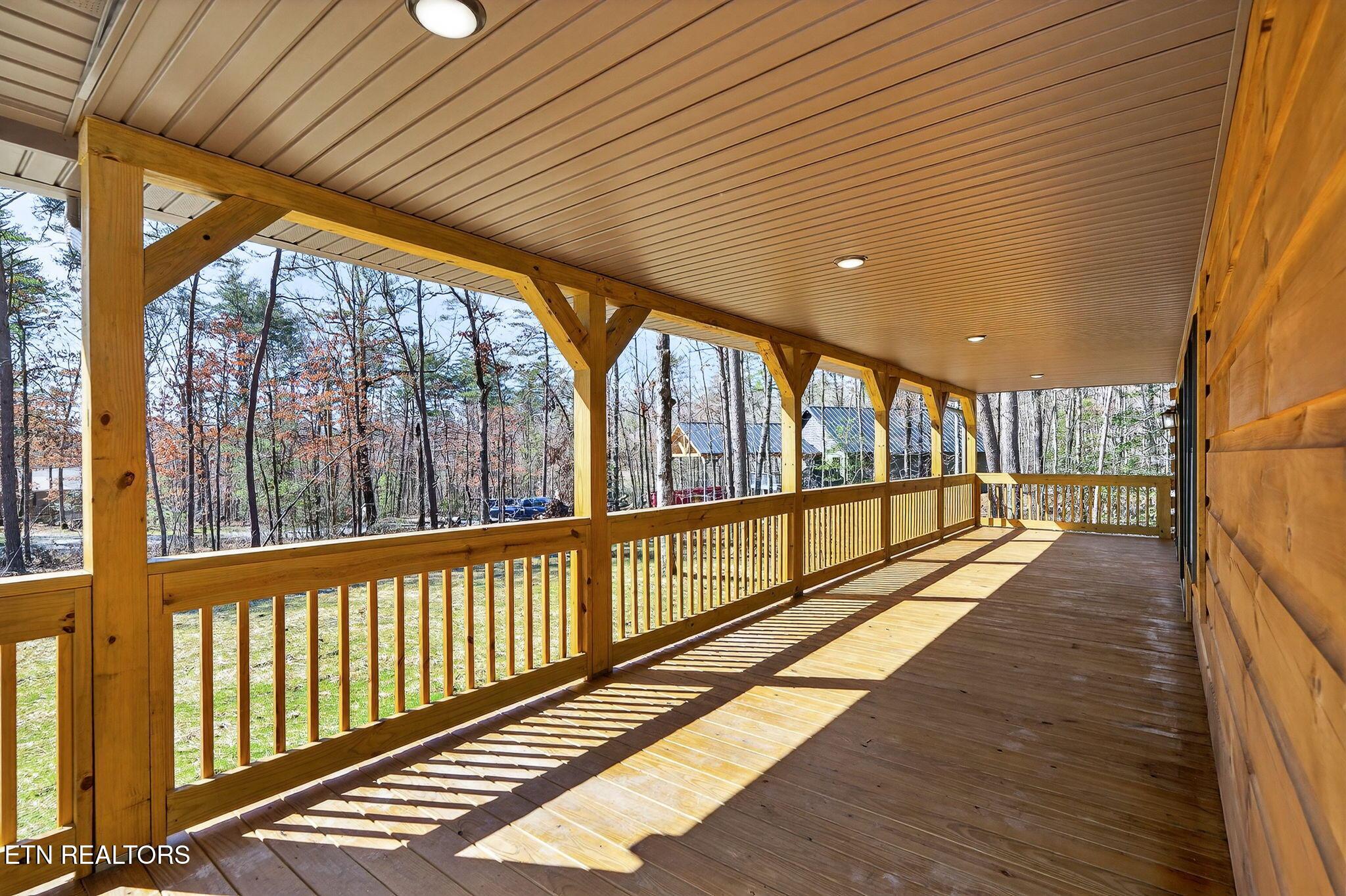 Image 4: 9-web-or-mls-294 Lake Shore Dr_044_TNPC