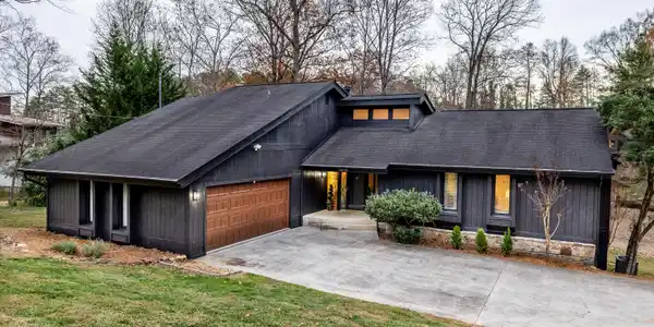 5000 Lakeland Drive
