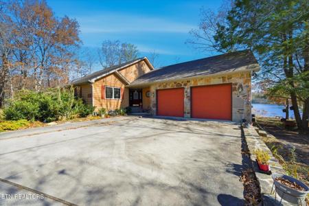 140 Tawny Oak Loop