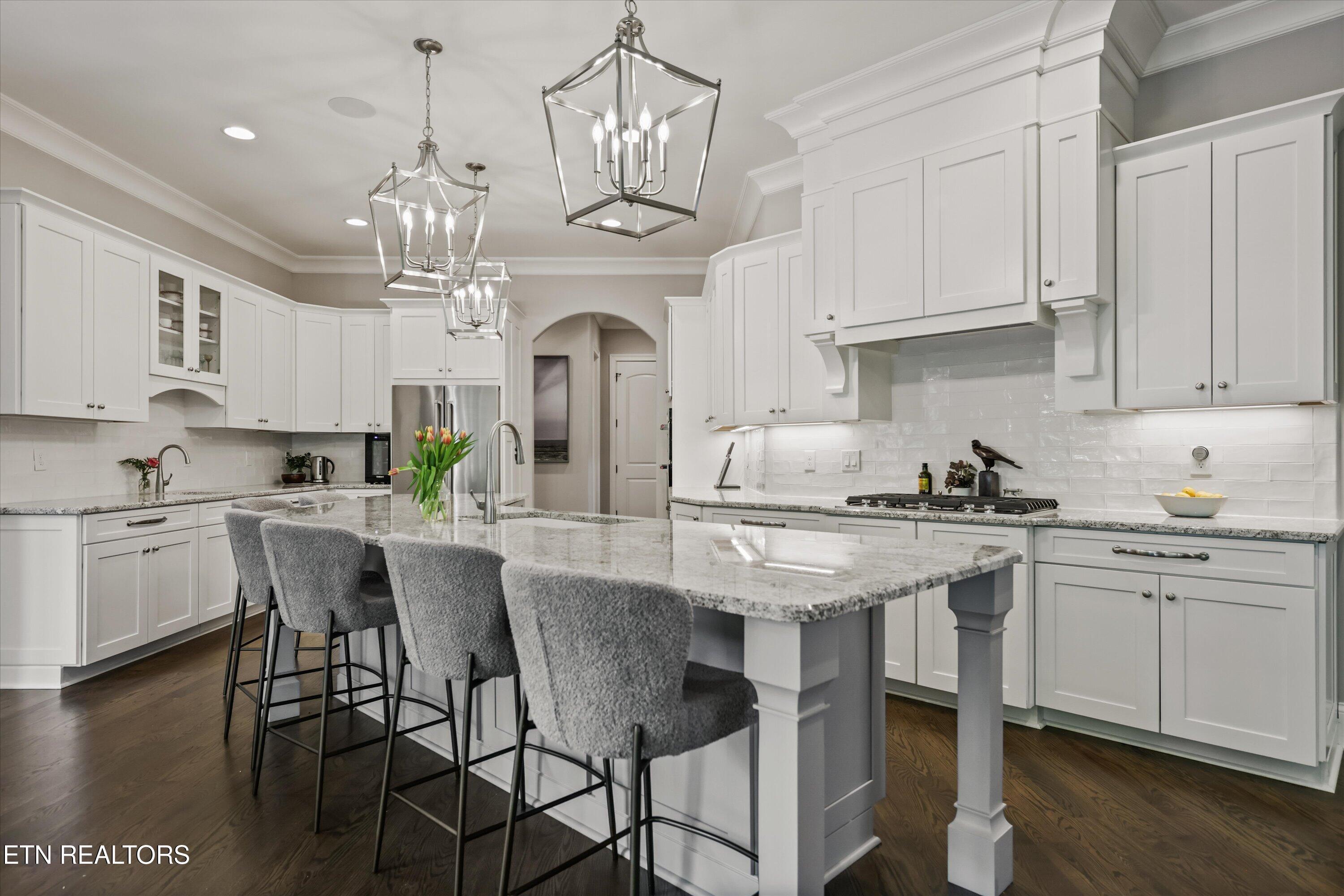 Image 4: KITCHEN