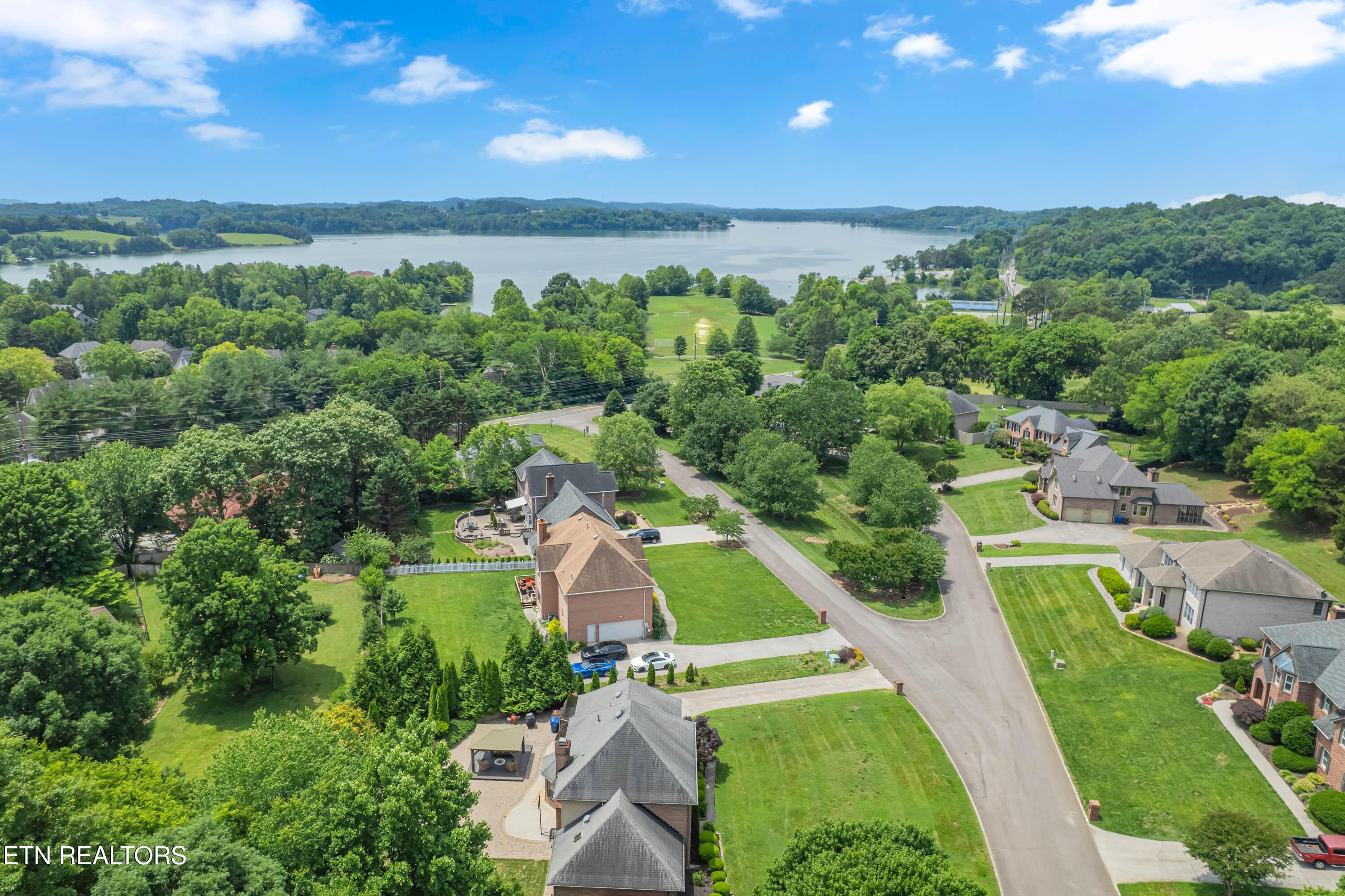 Image 2: 10706 Eagle Glen