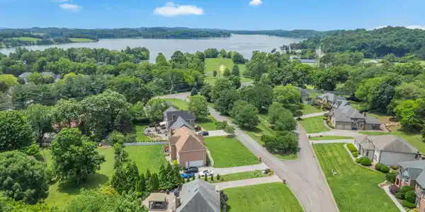 Image 2: 10706 Eagle Glen