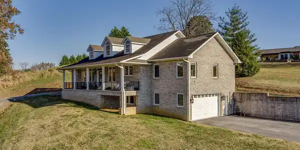 Image 3: Front Right