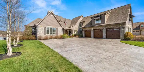 3758 Promontory Point