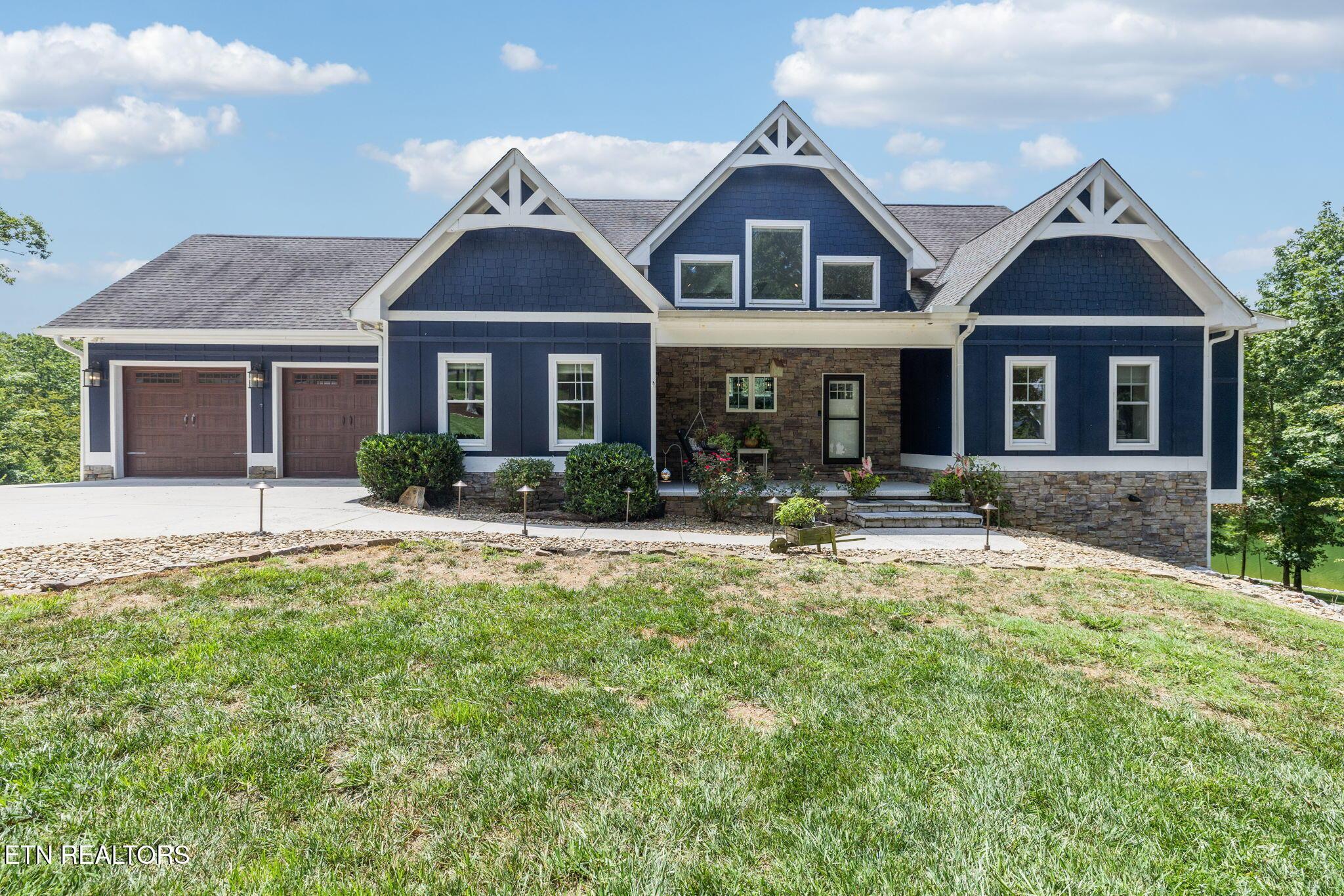 Image 1: 2-web-or-mls-210 Waterside Dr - 002