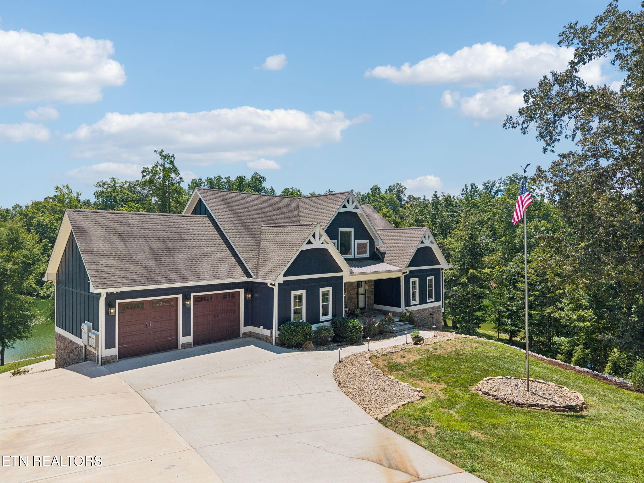 Image 3: 112-web-or-mls-210 Waterside Dr - 112