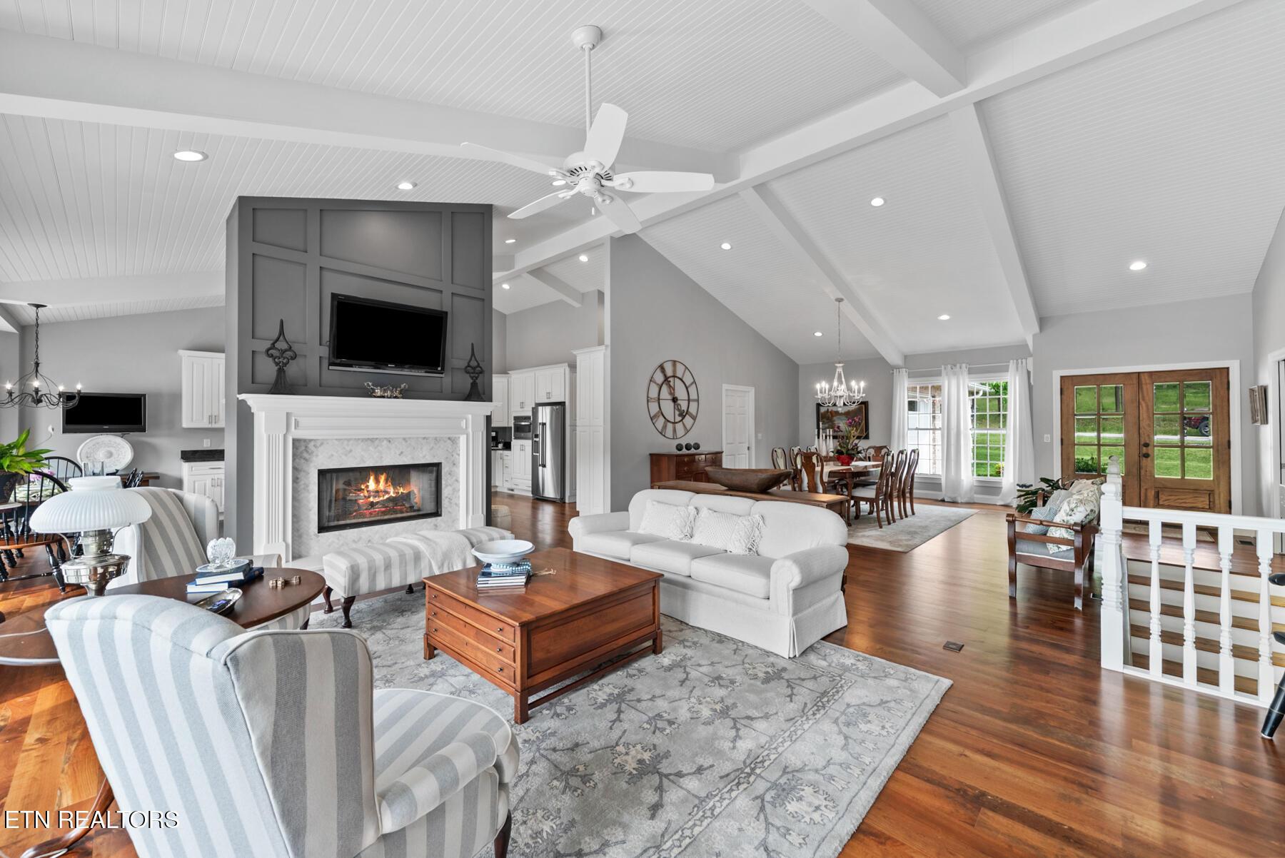 Image 4: Crossville Luxury Lake Home