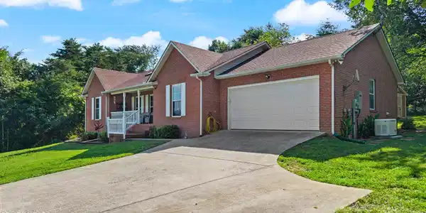Image 2: 171 Cherokee Cir-30