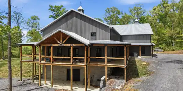Image 2: 02-103_Martin_Ct_006