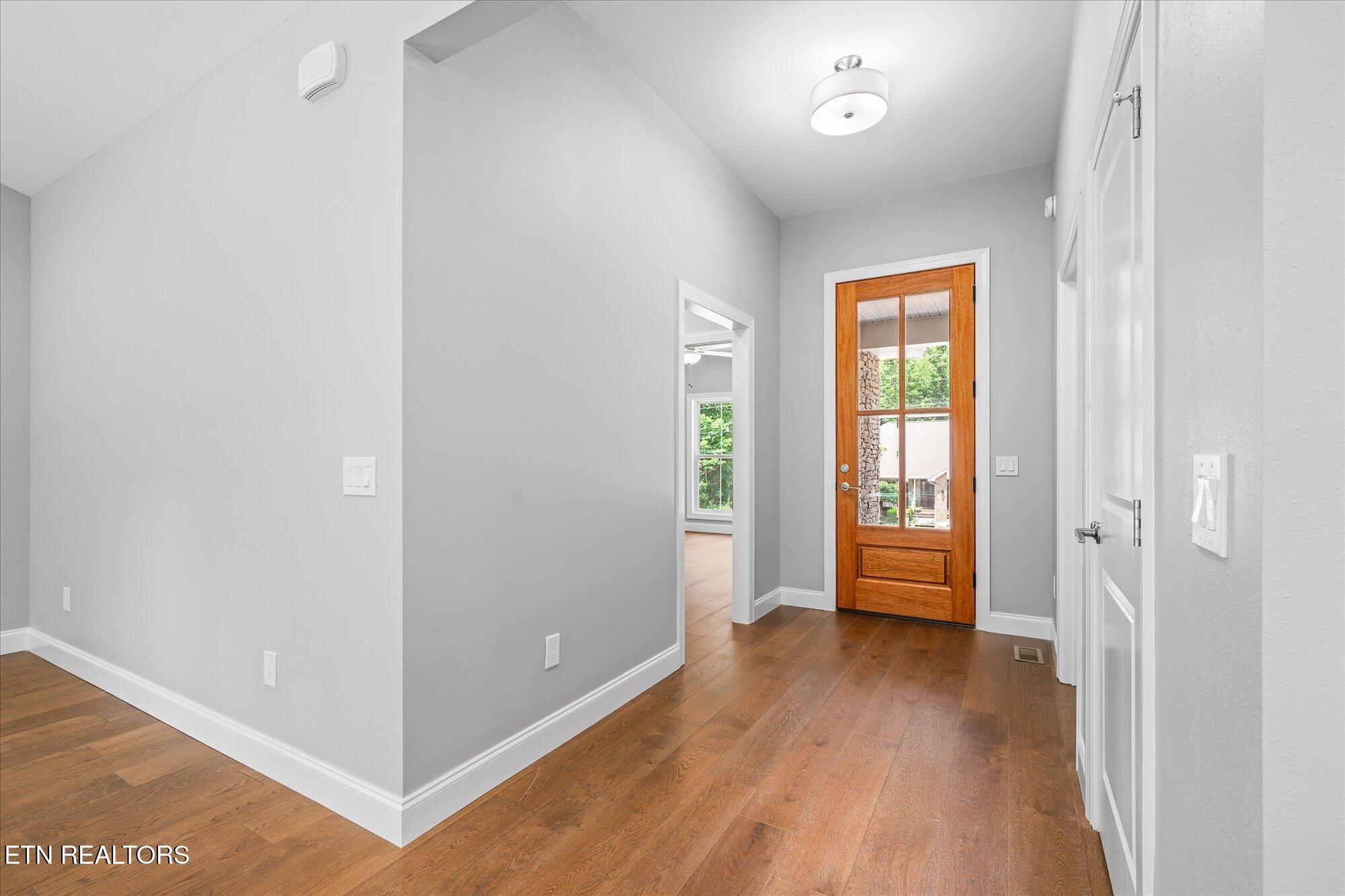 Image 3: Foyer