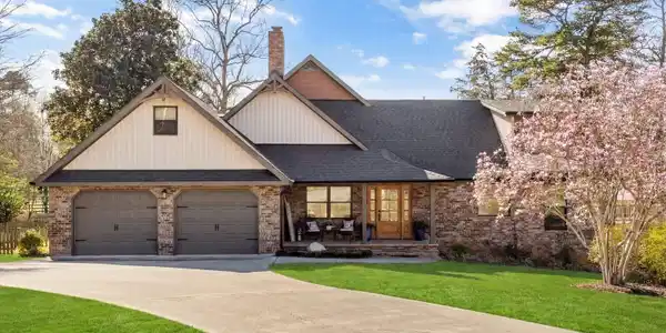 929 Frontier Circle