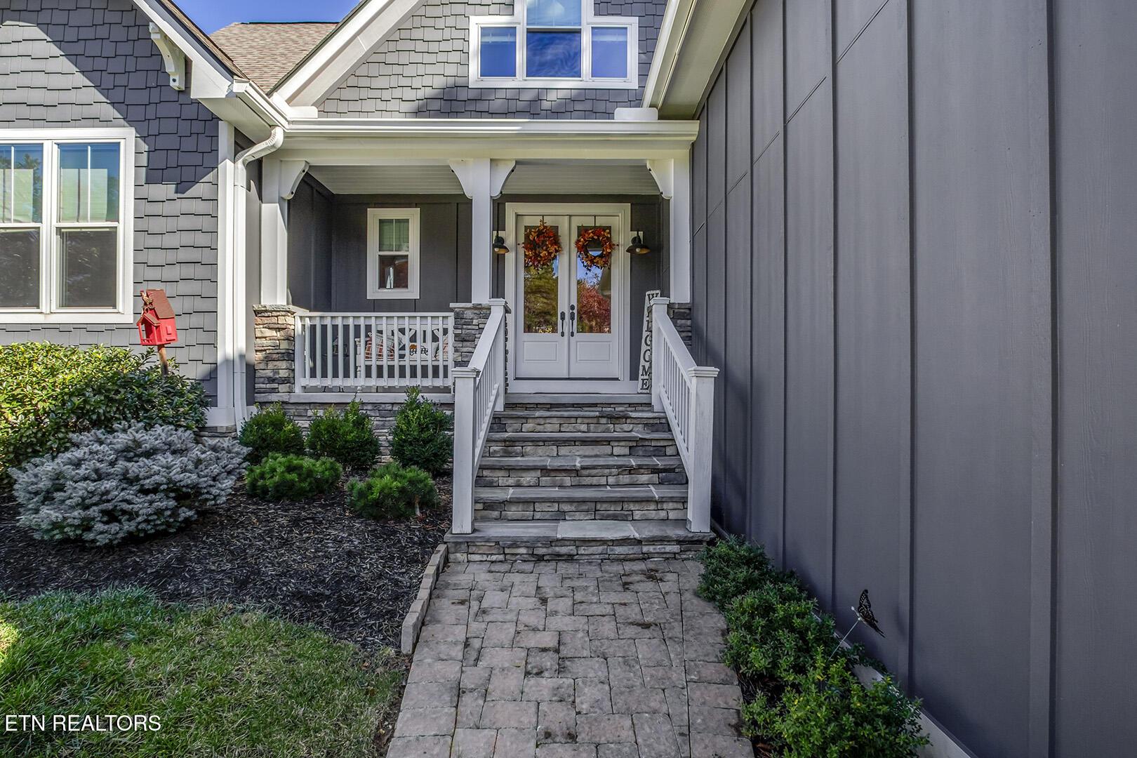 Image 4: 04_206 Atoka Place_FrontPorch