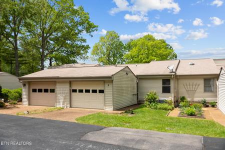2 Woodland Court